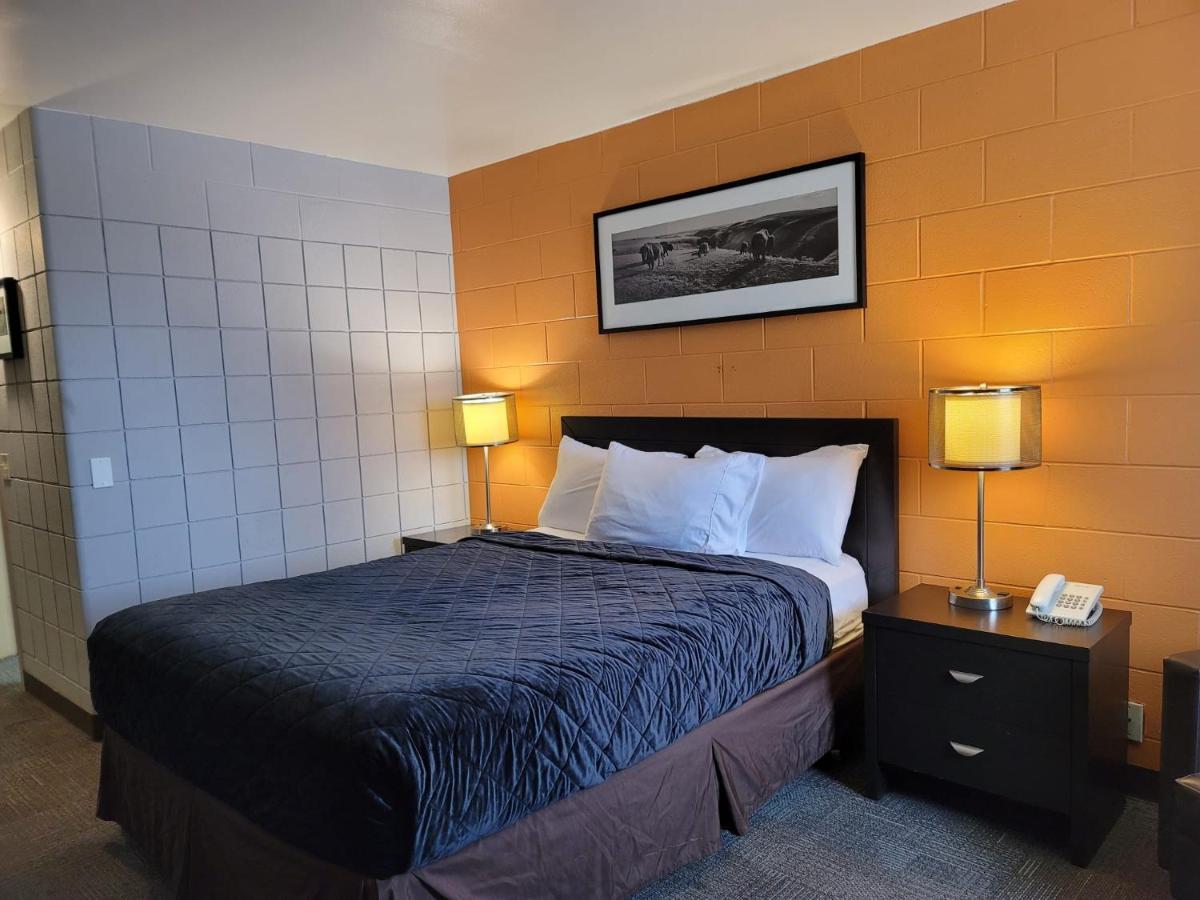 Roadking Inns Motel YYC Dış mekan fotoğraf